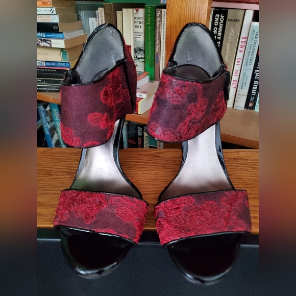 Carlos Floral Red Open Toe Laced Heel💋🌻 - Picture 4 of 5
